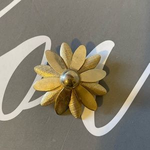 Vintage Sarah Coventry Daisy Brooch